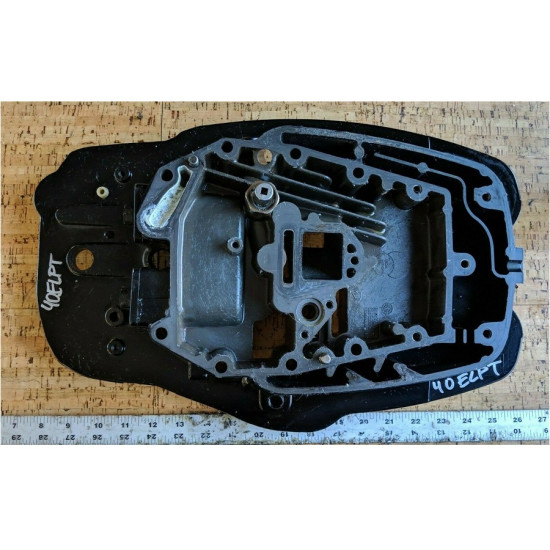 Plaque d'Échappement MERCURY 25 a 60Cv 4Temps 825228A17 PIECESBATEAUX.COM