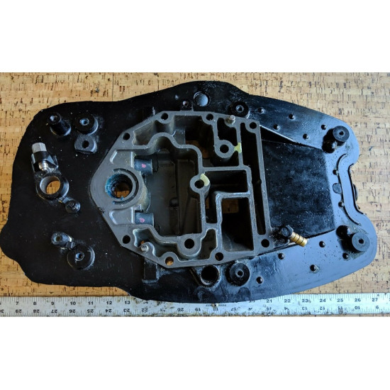 Placa de escape MERCURY 25 a 60Cv 4-Tiempos 825228A17 PIECESBATEAUX.COM